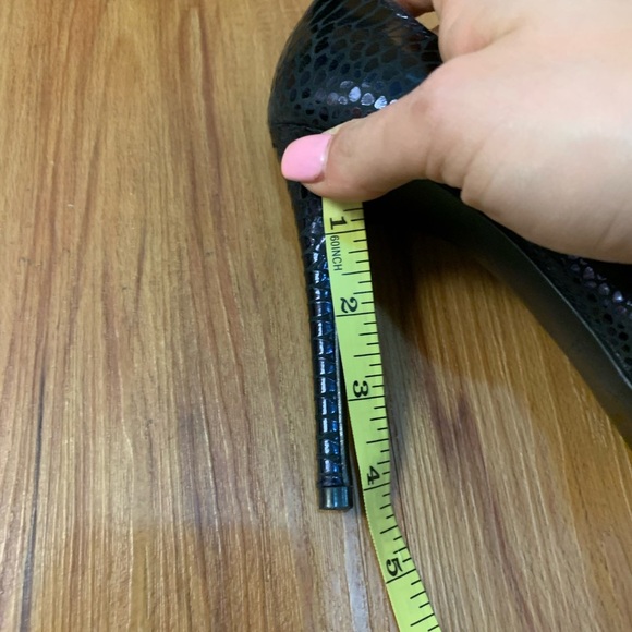 Enzo Angiolini Black Snakeskin Textured Heels - Picture 7 of 7